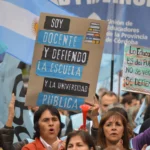 Sin clases: docentes realizan un paro por 24 horas en defensa de la escuela pública