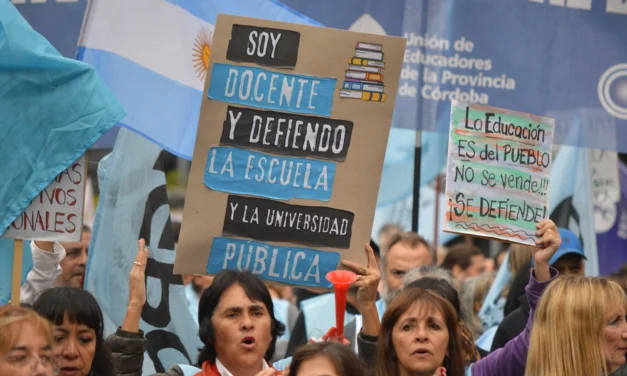 Sin clases: docentes realizan un paro por 24 horas en defensa de la escuela pública