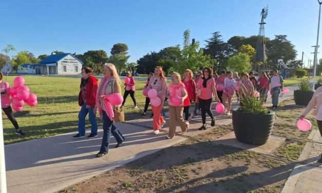 Bulnes realizó una caminata y actividades en el marco del Octubre Rosa