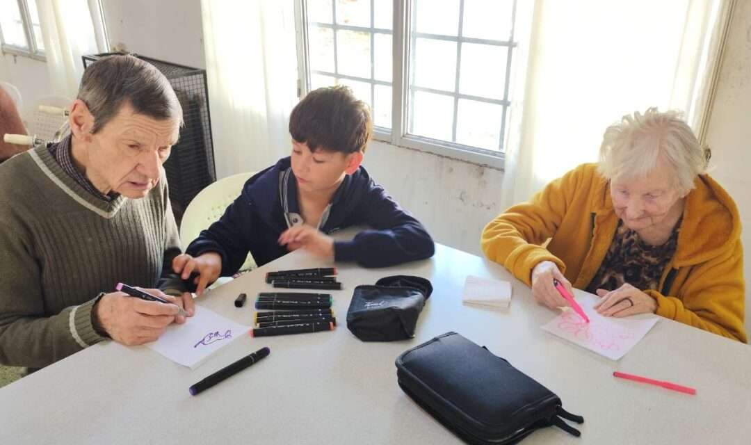 Hernando: estudiantes y adultos mayores compartieron una jornada intergeneracional en el Hogar Municipal