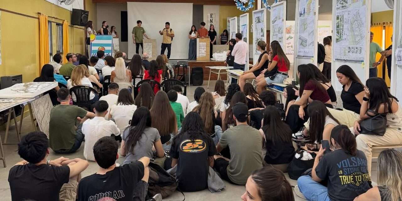 Estudiantes de la UNC presentaron proyectos urbanos en Almafuerte