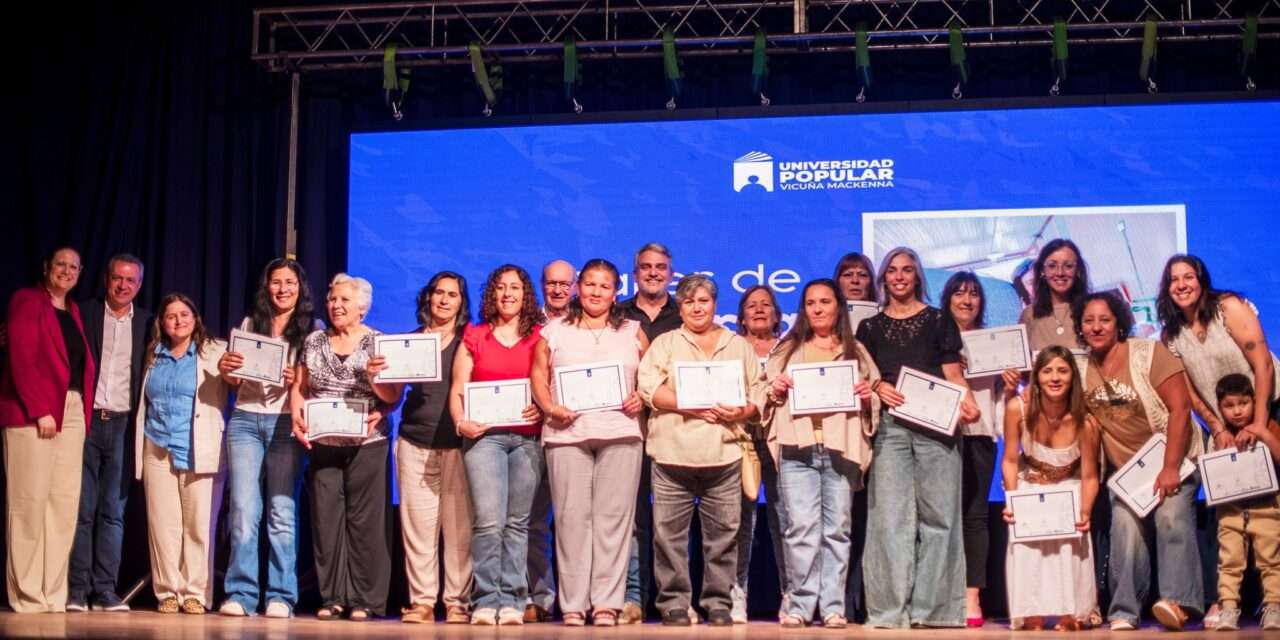 Se entregaron 464 certificados de la Universidad Popular en Vicuña Mackenna
