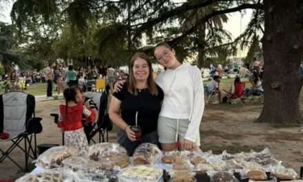 Villa Huidobro volvió a vivir su clásica Feria de Emprendedores y Artesanos en la Plaza 25 de Mayo