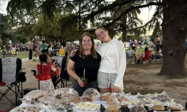 Villa Huidobro volvió a vivir su clásica Feria de Emprendedores y Artesanos en la Plaza 25 de Mayo