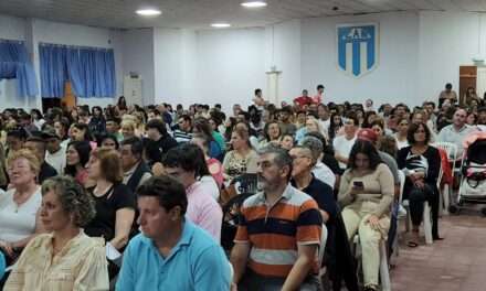 Coronel Moldes entregó más de 800 certificados de la Universidad Popular