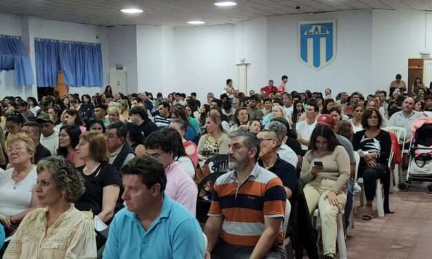 Coronel Moldes entregó más de 800 certificados de la Universidad Popular