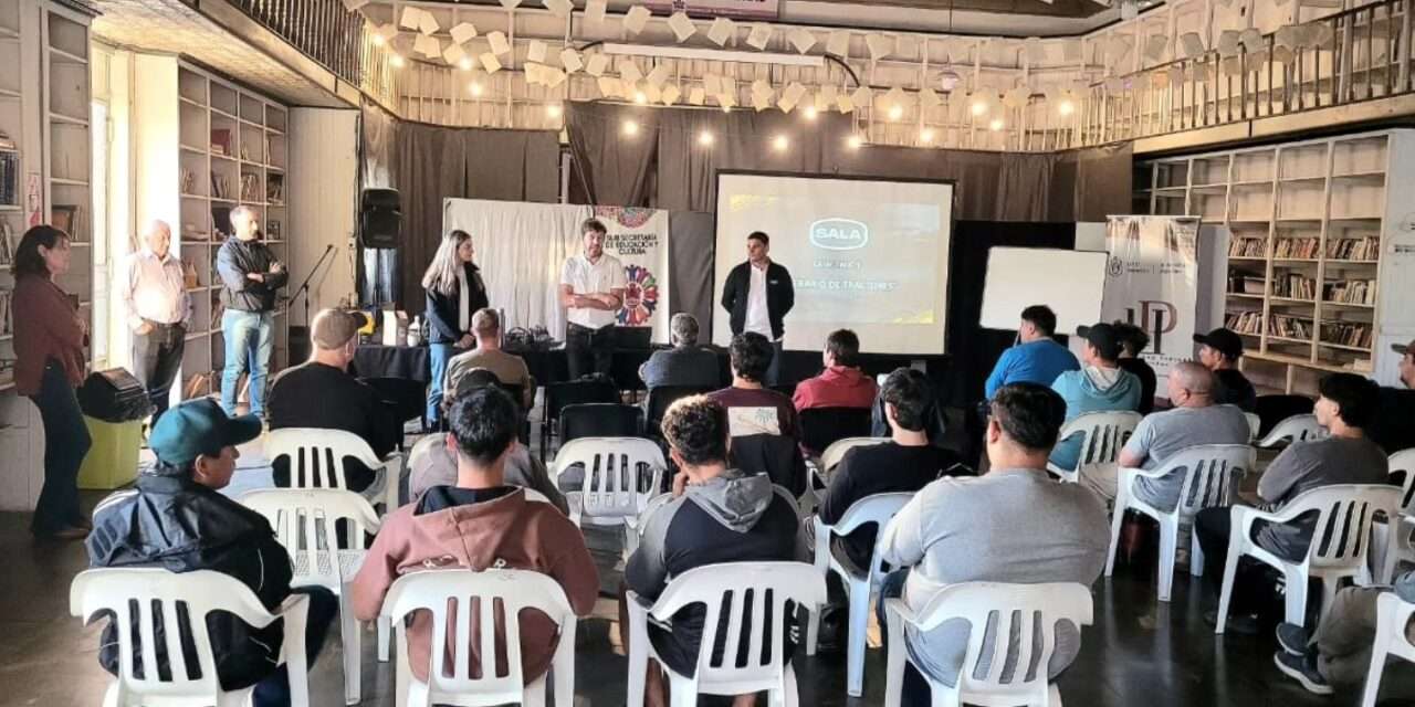 Alejandro Roca inició una capacitación para operarios de tractores