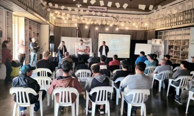 Alejandro Roca inició una capacitación para operarios de tractores