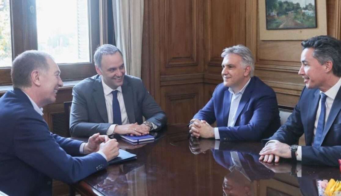 Llaryora calificó como “positiva, cordial y productiva” la reunión con Adorni y Santilli