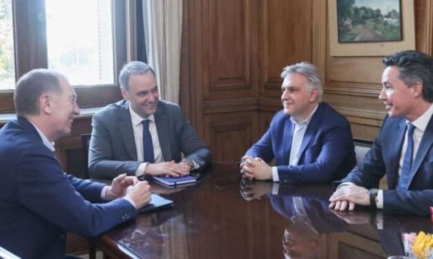 Llaryora calificó como “positiva, cordial y productiva” la reunión con Adorni y Santilli