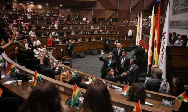 Milei participó de la ceremonia de asunción del presidente boliviano Rodrigo Paz Pereira