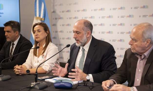 El ministro Guillermo Acosta presentó el Presupuesto 2026 en la Legislatura