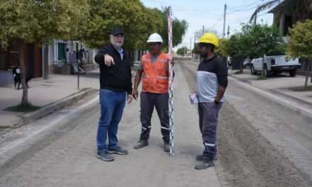 Plan 430 cuadras de pavimento en Villa María: Accastello recorrió la obra en barrio Avellaneda