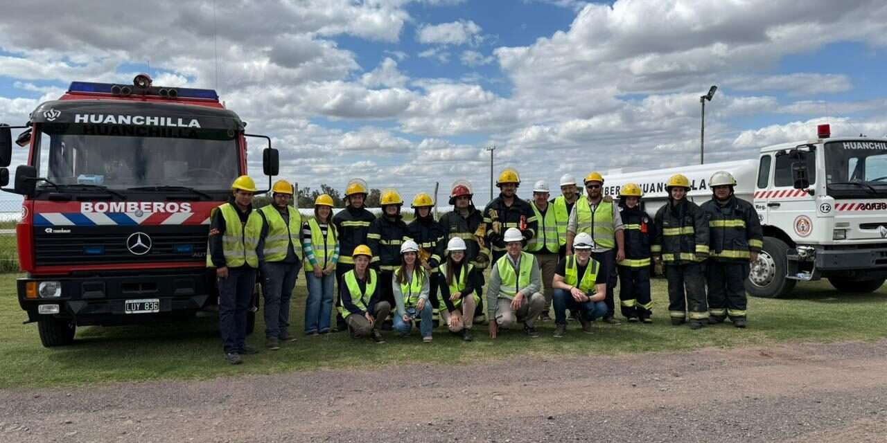 Bomberos de Huanchilla participaron en una jornada de capacitación en la planta Cargill El Rastreador