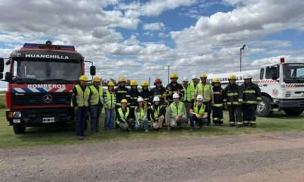 Bomberos de Huanchilla participaron en una jornada de capacitación en la planta Cargill El Rastreador
