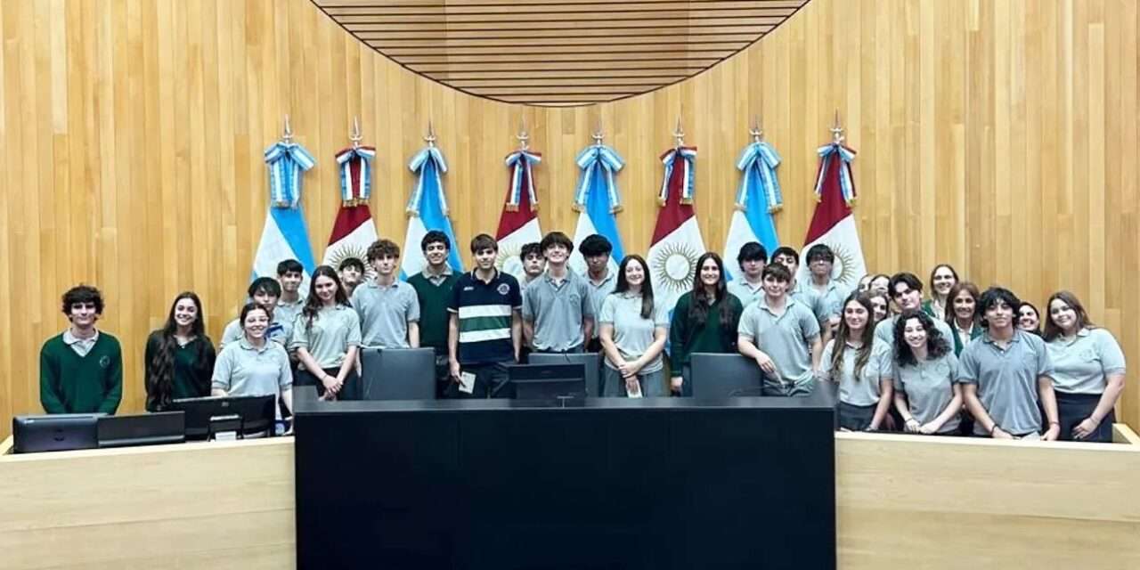 Vicuña Mackenna: Estudiantes del Instituto Sagrada Familia visitaron la Legislatura de Córdoba