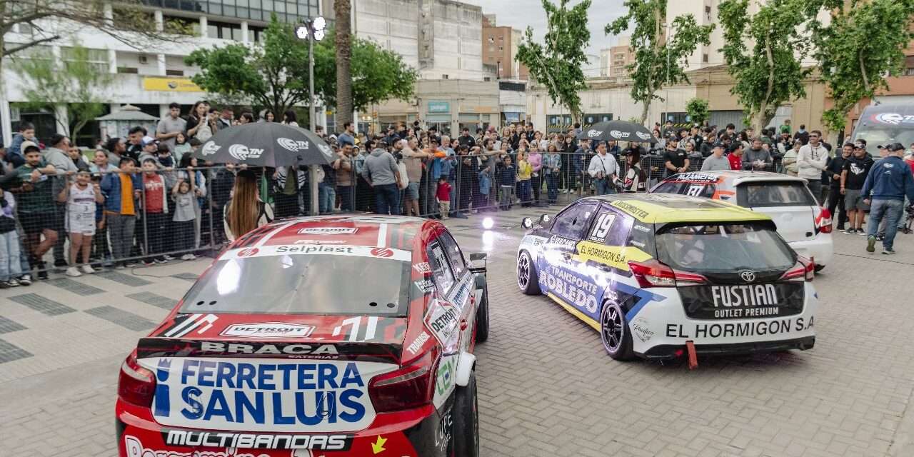 Cientos de vecinos acompañaron el paso del TN APAT por las calles de Río Cuarto