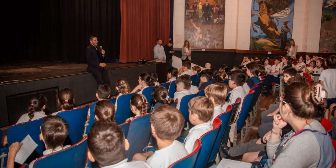 Río Tercero: estudiantes visitaron el Municipio para aprender sobre el funcionamiento del Estado