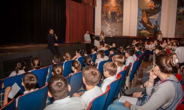 Río Tercero: estudiantes visitaron el Municipio para aprender sobre el funcionamiento del Estado