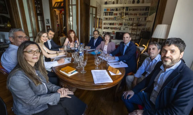 Tras una reunión que mantuvo con economistas, le impusieron a CFK un límite de hasta tres visitantes