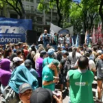 El Gobierno anunció que definirá por decreto el aumento del Salario Mínimo Vital y Móvil