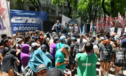 El Gobierno anunció que definirá por decreto el aumento del Salario Mínimo Vital y Móvil