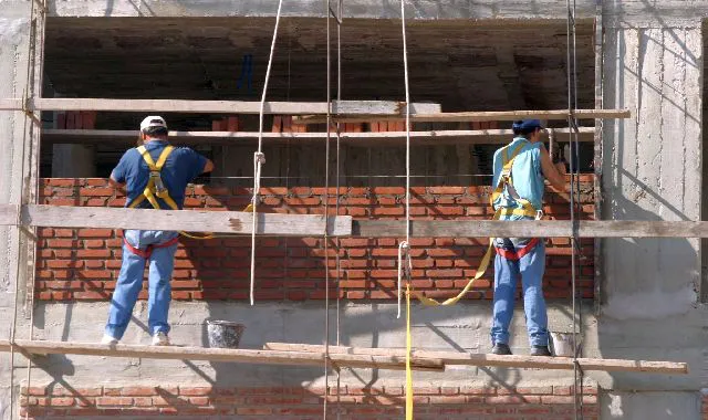 El salario mínimo alcanzó un nivel inferior al de 2001