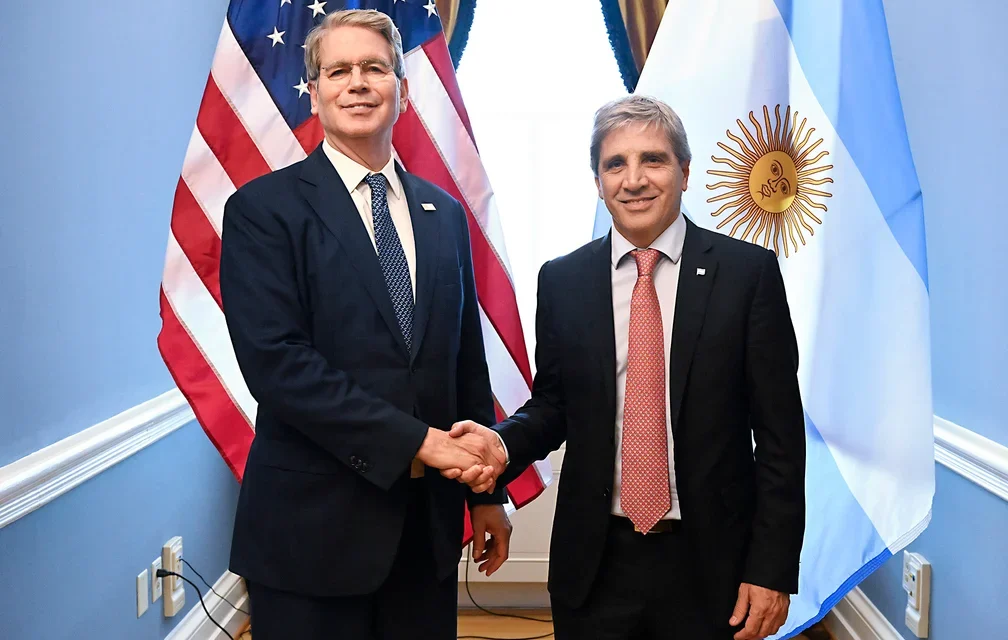 Caputo dice que desestimó la ayuda de u$s 20 mil millones de bancos de EEUU