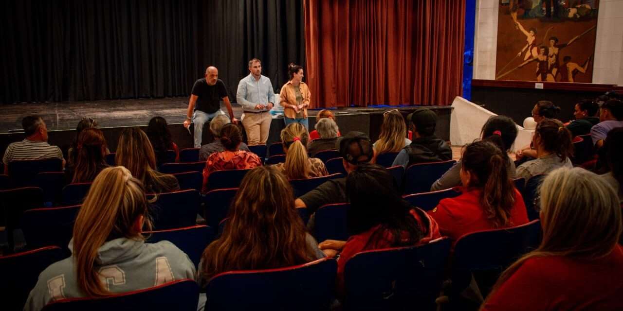 Más de 500 vecinos de Río Tercero recibieron los kits de semillas de primavera-verano