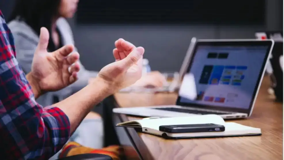 Relevamiento tecnológico en Argentina: las organizaciones sobreestiman su nivel de evolución digital