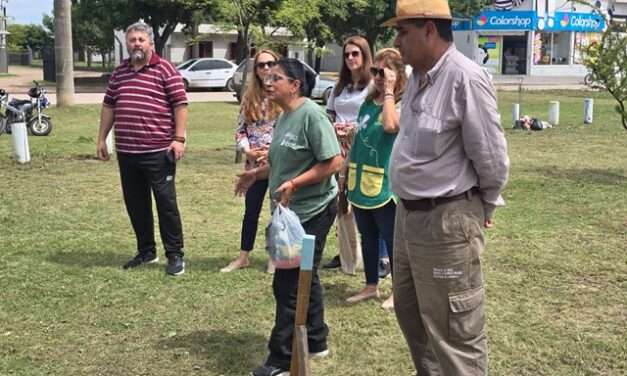 Ucacha: Alumnos y familiares del Jardín San Martín plantaron árboles en el bosquecito nativo