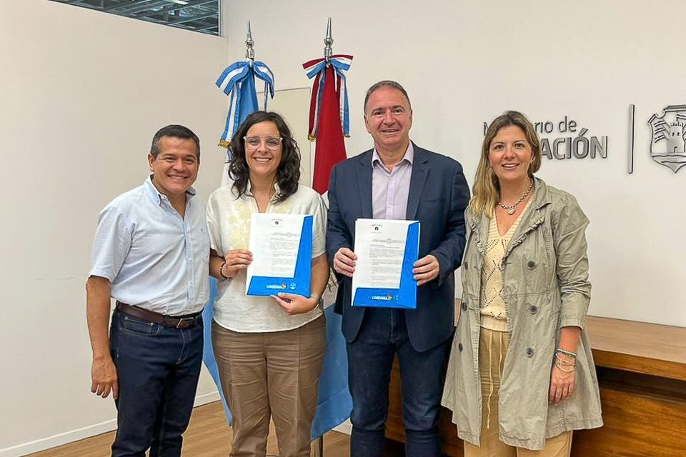 Reducción firmó un acuerdo provincial para fortalecer la educación local