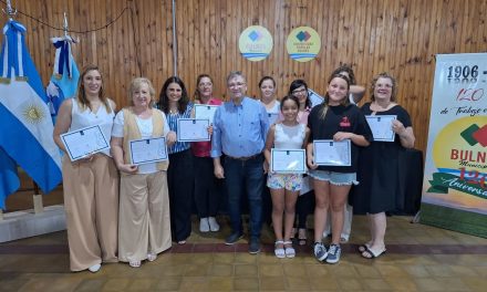 Bulnes: se realizó el cierre de los Talleres Culturales 2025 con entrega de certificado