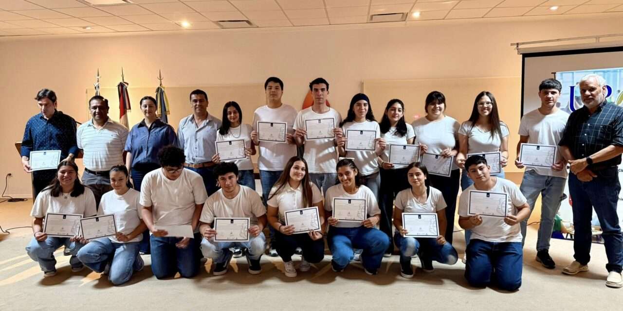 Arias: más de 250 vecinos recibieron certificados de la universidad popular