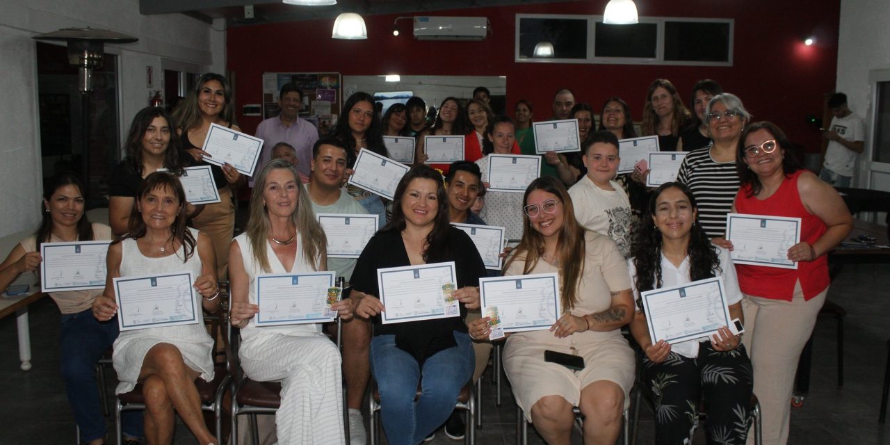 Entregaron certificados de la Universidad Popular Santa Catalina en el Parque Educativo