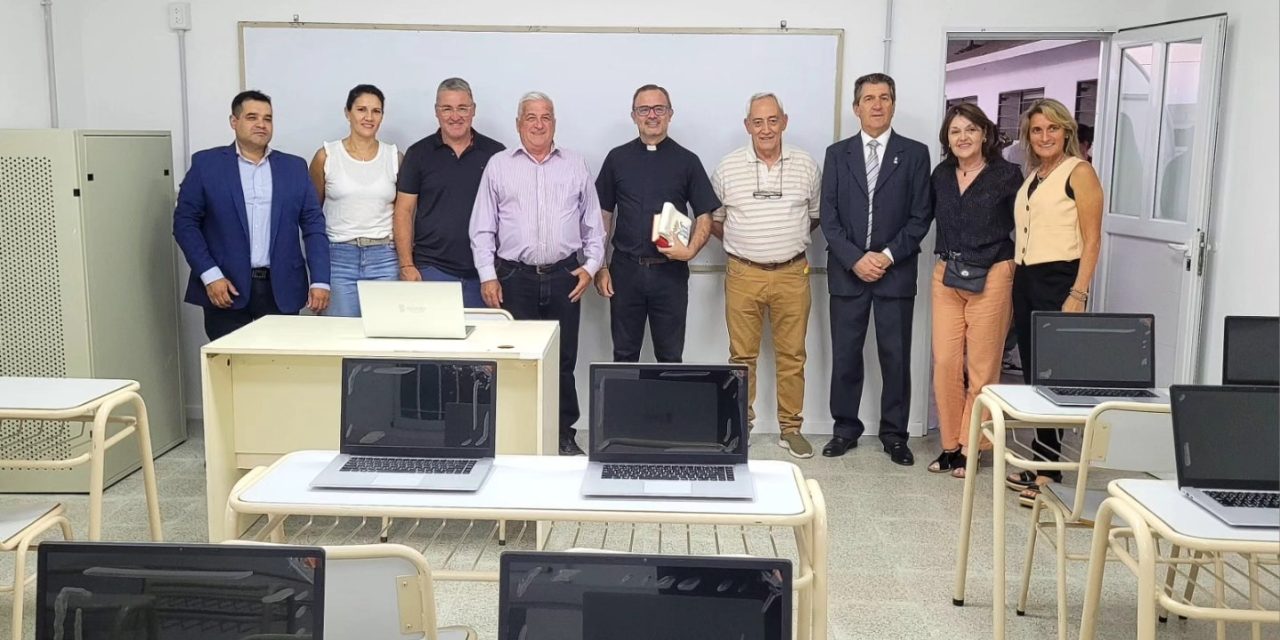 Inauguraron una nueva aula de informática en el IPEATyM 429 de Alejandro Roca