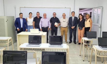 Inauguraron una nueva aula de informática en el IPEATyM 429 de Alejandro Roca