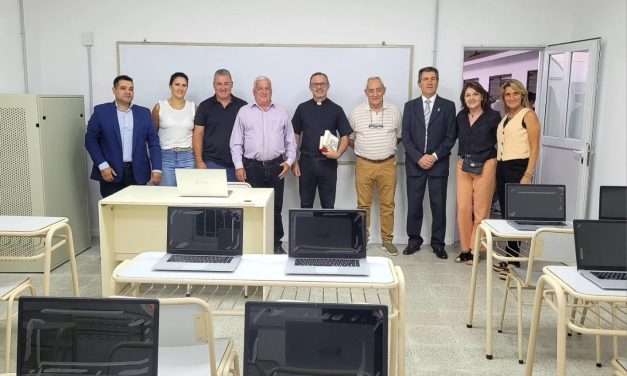 Inauguraron una nueva aula de informática en el IPEATyM 429 de Alejandro Roca