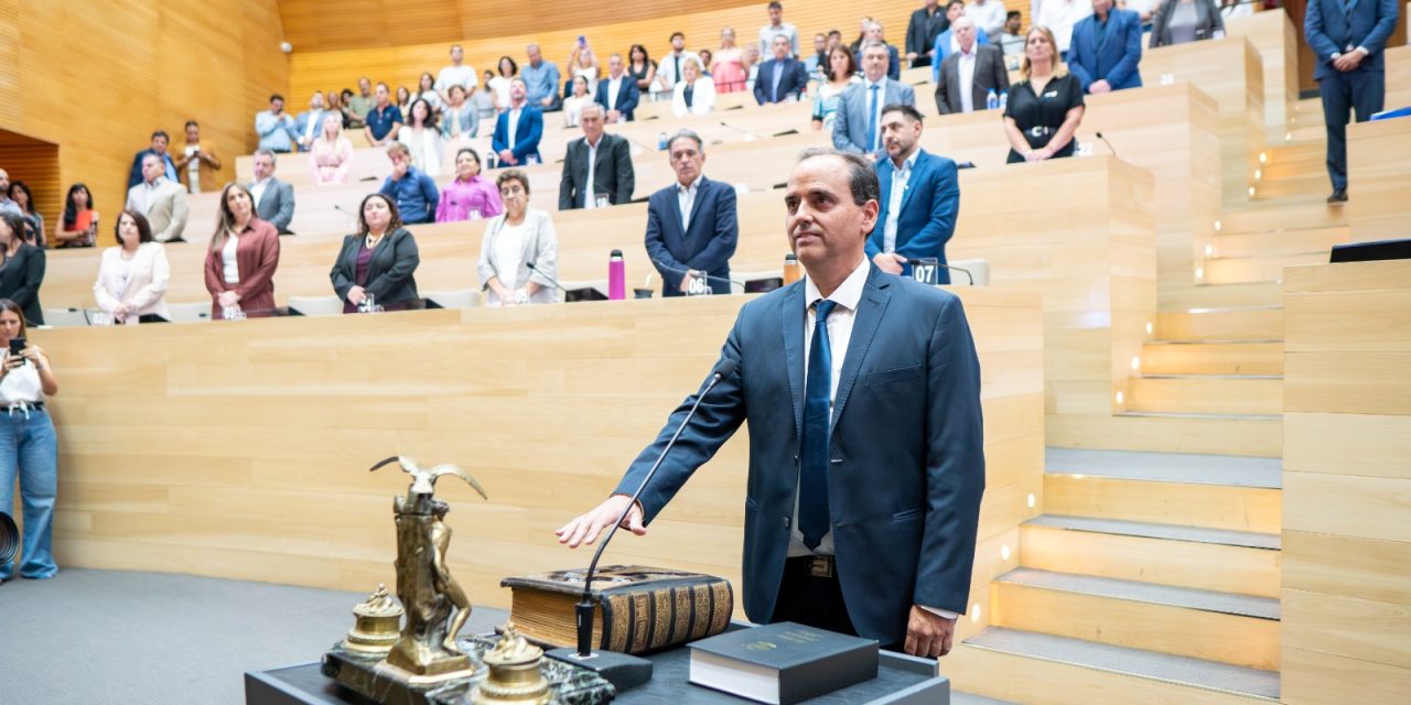 Juan Manuel Llamosas asumió como presidente provisorio de la Legislatura
