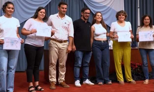 UNRC: Estudiantes recibieron certificados por completar cursos de formación laboral