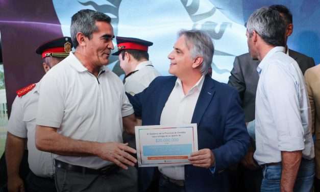 Llaryora entregó aportes a bomberos voluntarios por más de $600 millones