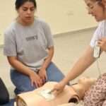Adelia María: Alumnas del Curso de Cuidados de Adultos Mayores realizaron prácticas de emergencia