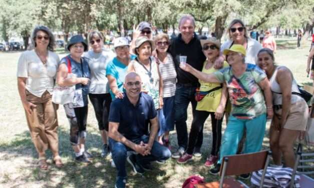 Río Cuarto: adultos mayores participaron de una jornada recreativa en la costa del río