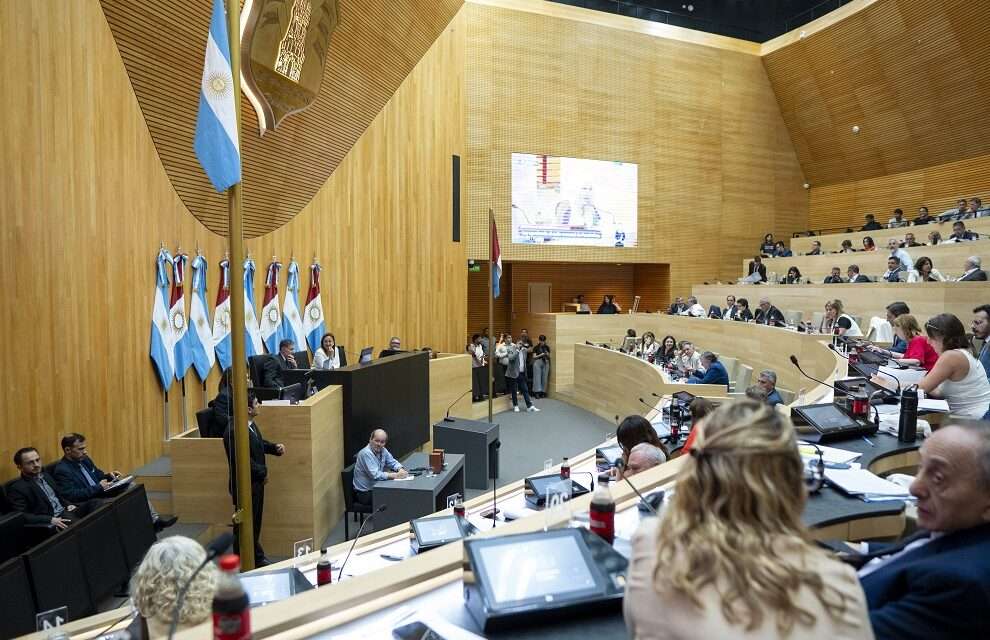 La Legislatura aprobó el paquete fiscal 2026 en primera lectura