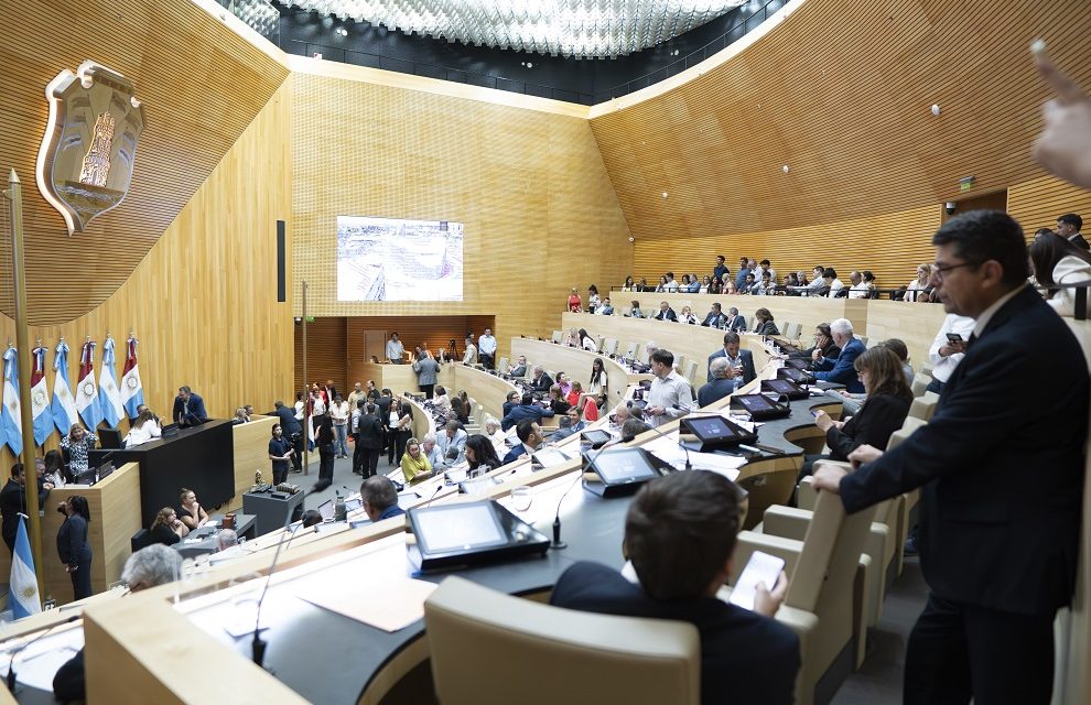 Es ley el 82% para más de 60 mil jubilados de la provincia