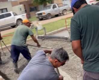 Villa Nueva avanza con la obra de pavimentación en calle Punta Mogotes