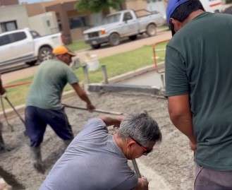 Villa Nueva avanza con la obra de pavimentación en calle Punta Mogotes