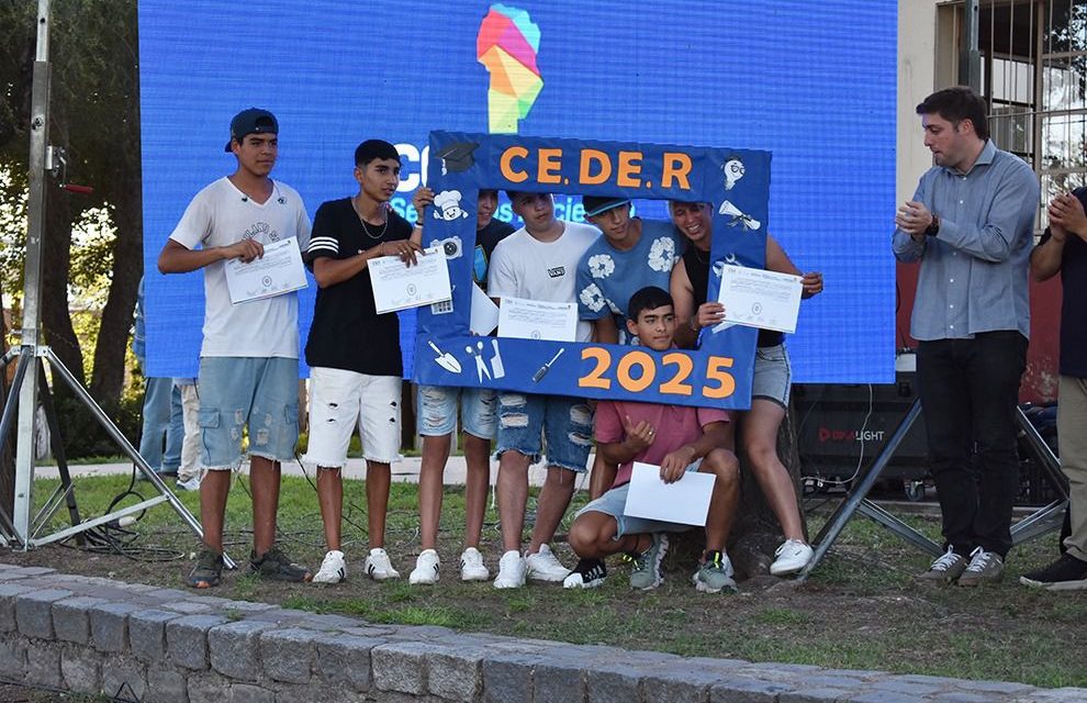 Formación, inclusión y trabajo: casi 400 egresados del CEDER Río Cuarto recibieron sus certificados