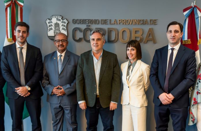 Llaryora recibió al Embajador de la India