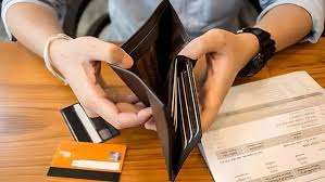 El 53% de la clase media tuvo que gastar ahorros o endeudarse para llegar a fin de mes